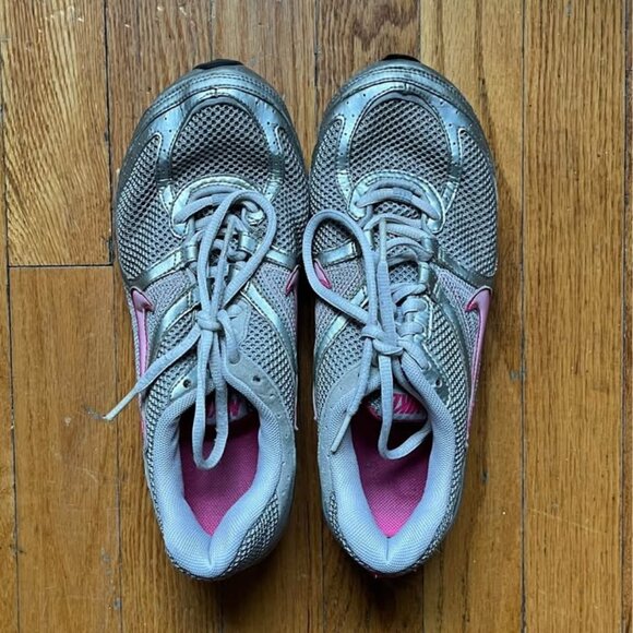 Silver & Pink Nike Shocks - Picture 2 of 3